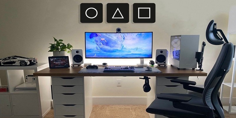 minimalist artwork and décor