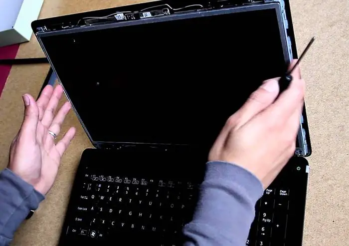 replacing screen on laptop