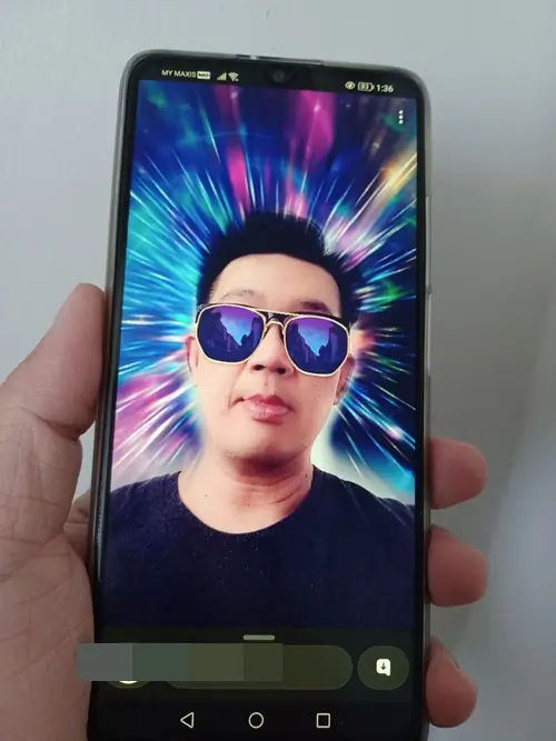 Screenshot Snapchat Snap with another Phone: Take a photo of the Snap with another phone will reduce the image quality, but they won