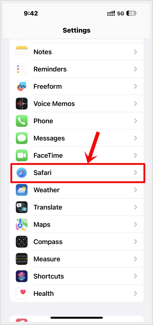 This image shows the Settings screen of an iPhone. The Safari app is highlighted.