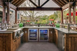 Essentials for The Perfect Plastic-Free Outdoor Kitchen
