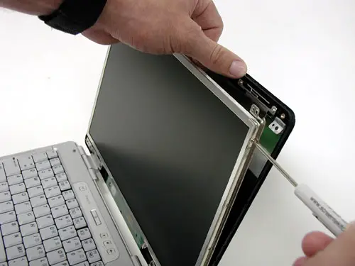 how to fix broken laptop screen