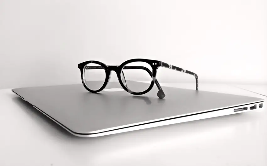 how to choose the right gaming eyewear - this photo shows a pair of glasses on a laptop.