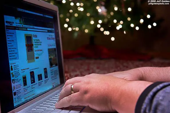 Holiday Internet Safety Tips to Avoid Online Identity Theft