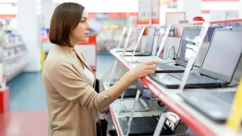 How to Pick the Right Computer for Graphic Design: women shopping for computer