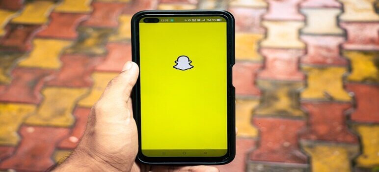 how to create and send snaps on snapchat