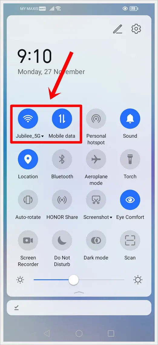 How to Fix Google Find My Device Not Working: This image shows a screenshot of an Android device's quick settings panel. Both the Wi-Fi and Mobile Data Icons are highlighted.