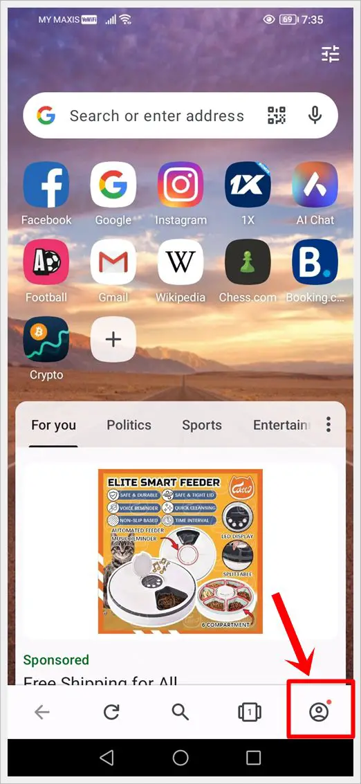 This image shows the Opera app for Android. The "O" Icon in the bottom-right corner is highlighted.