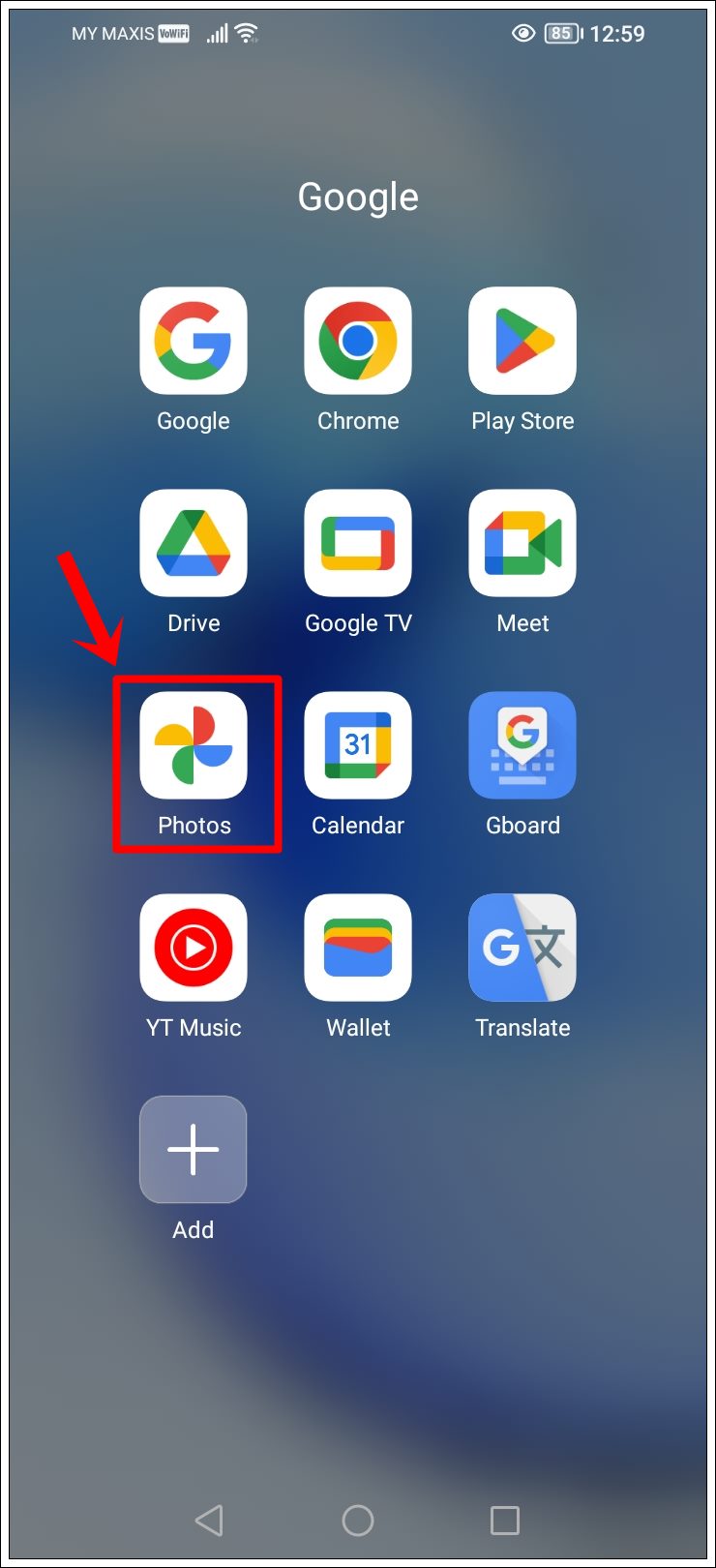 This image shows a screenshot of an Android phone with the Google Photos app icon highlighted.