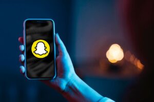 How to Activate Dark Mode on Snapchat [iOS and Android]