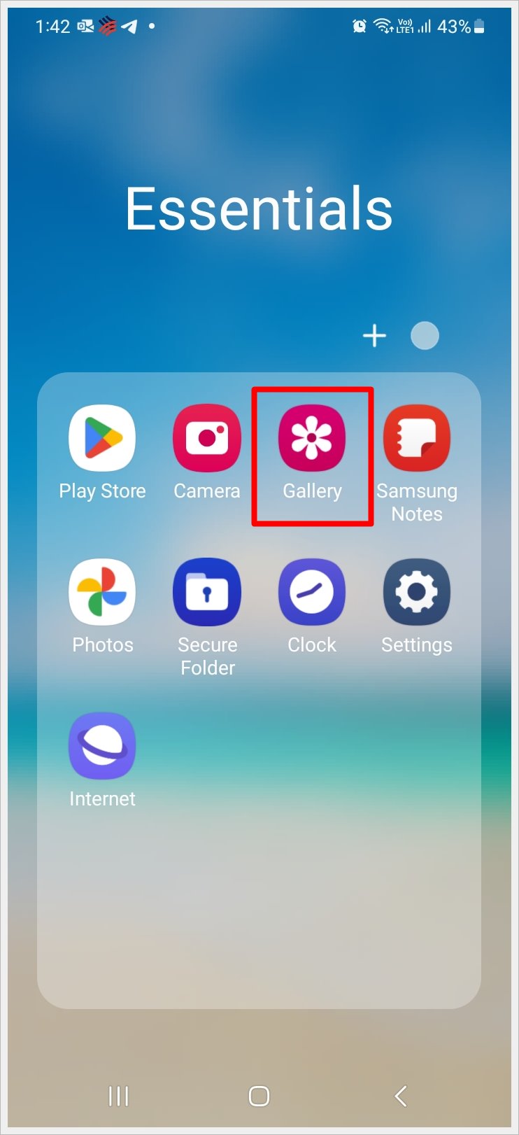 This image shows a screenshot of a Samsung Galaxy phone with the 'Gallery' icon highlighted.
